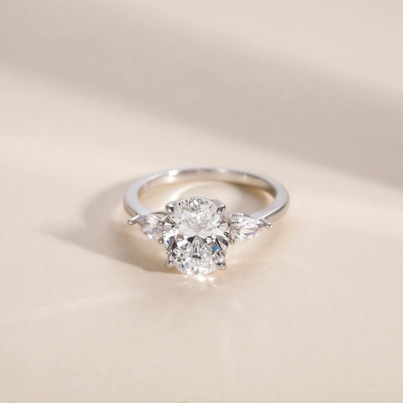 S925 Elegant Pear Accented Oval Brilliant Cut Ring