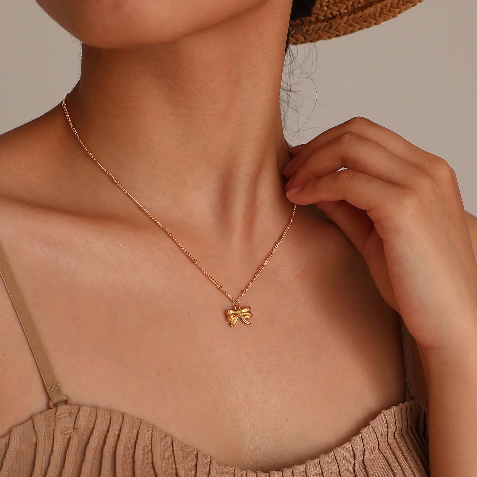 14k Dainty Feminine Bow Necklace - Veinci