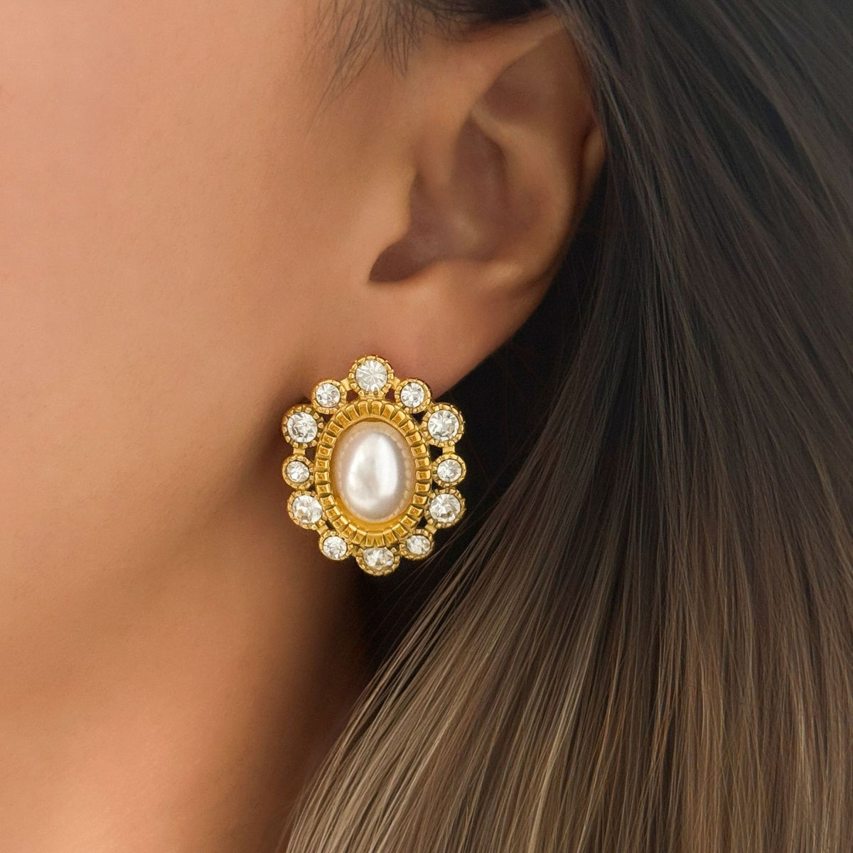 18k Vintage Floral Faux Pearl Stud Earrings
