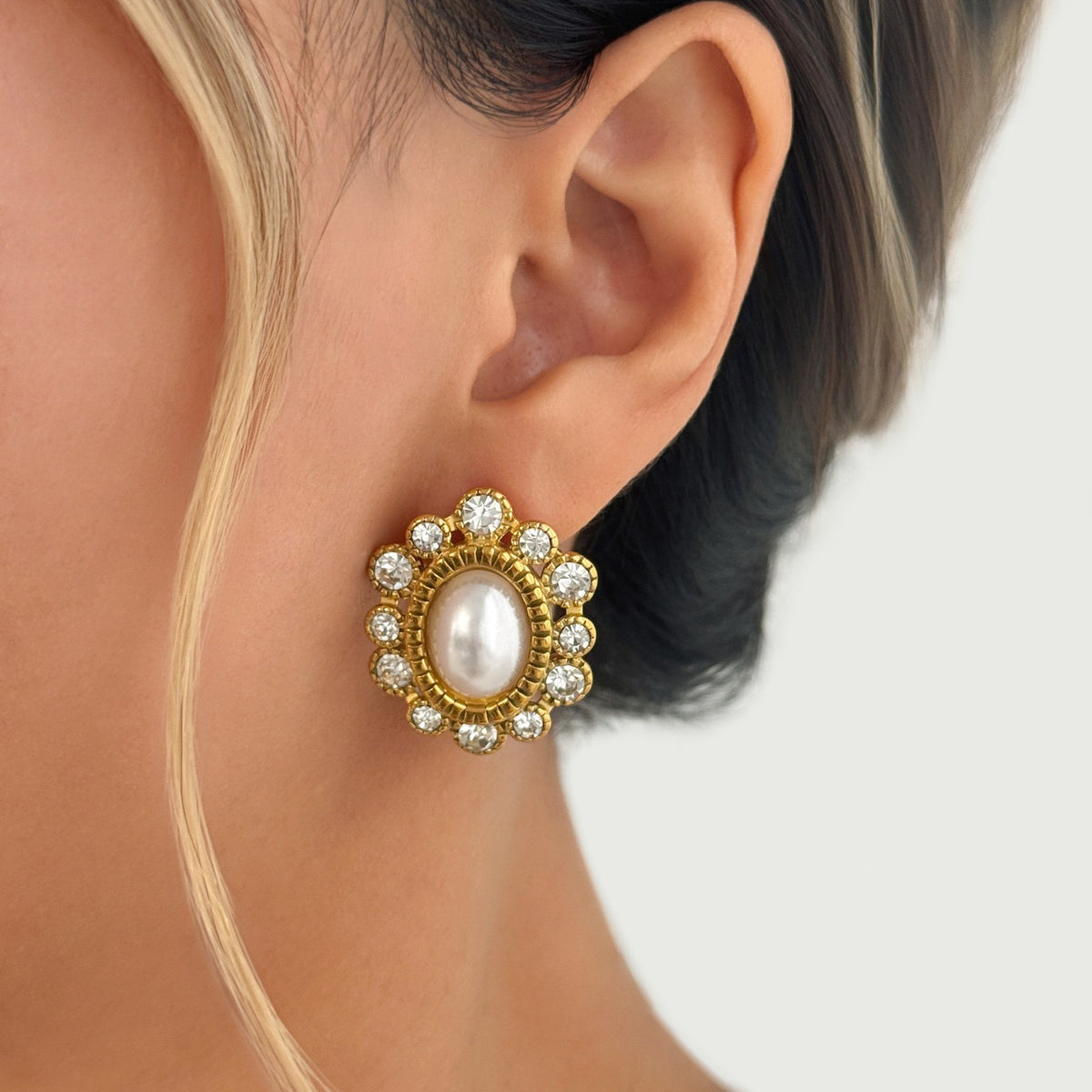 18k Vintage Floral Faux Pearl Stud Earrings