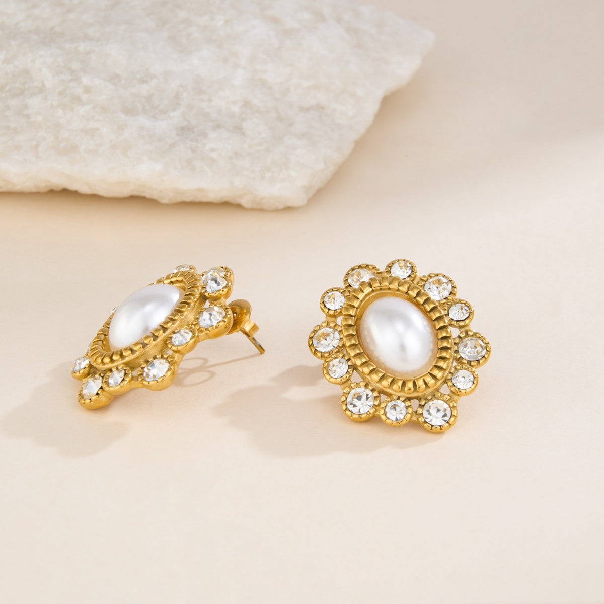 18k Vintage Floral Faux Pearl Stud Earrings
