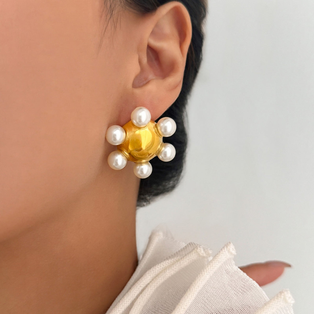 18k Classy Geometric Pearl Stud Earrings