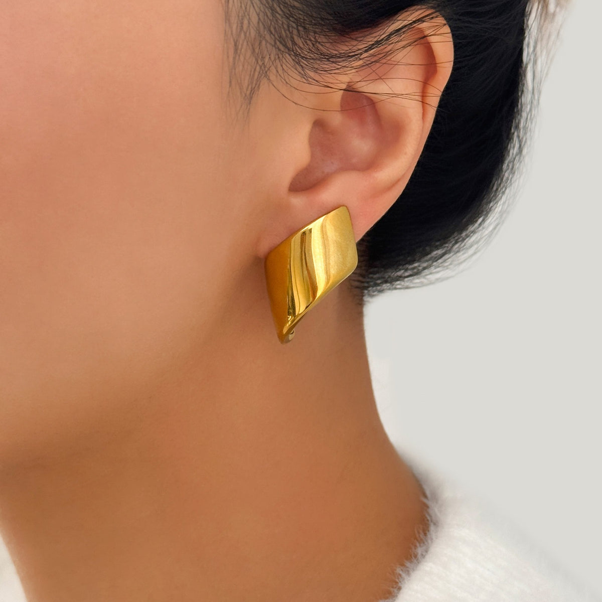 18k Classy Geometric Curve Stud Earrings