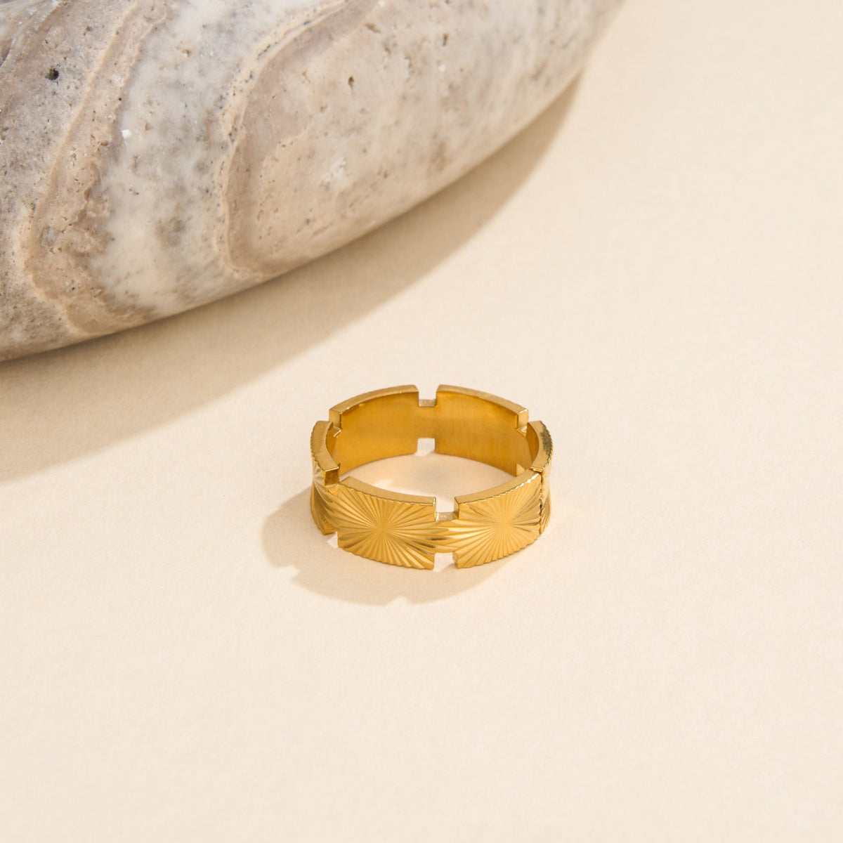 14k Classy Geometric Sunburst Ring