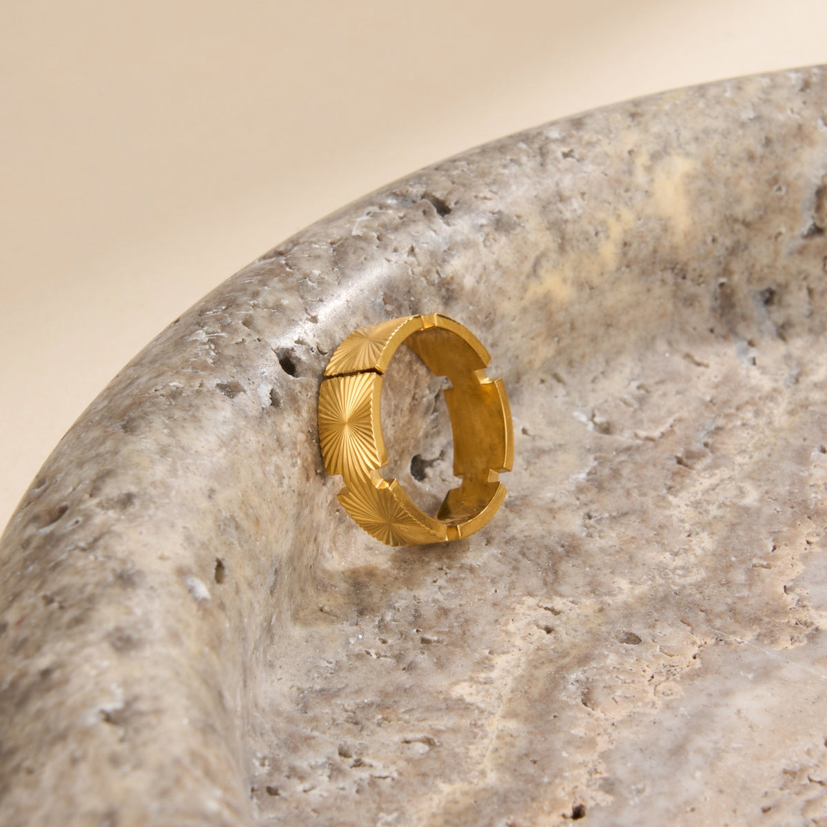 14k Classy Geometric Sunburst Ring