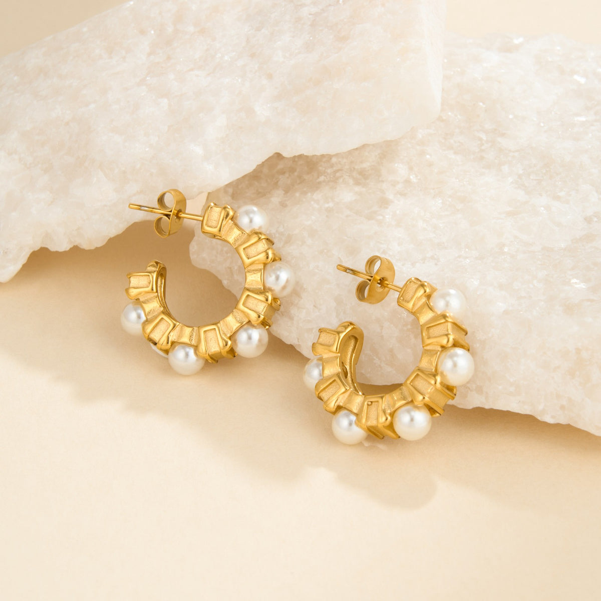 18k Classy Geometric Pearl C-Hoop Earrings