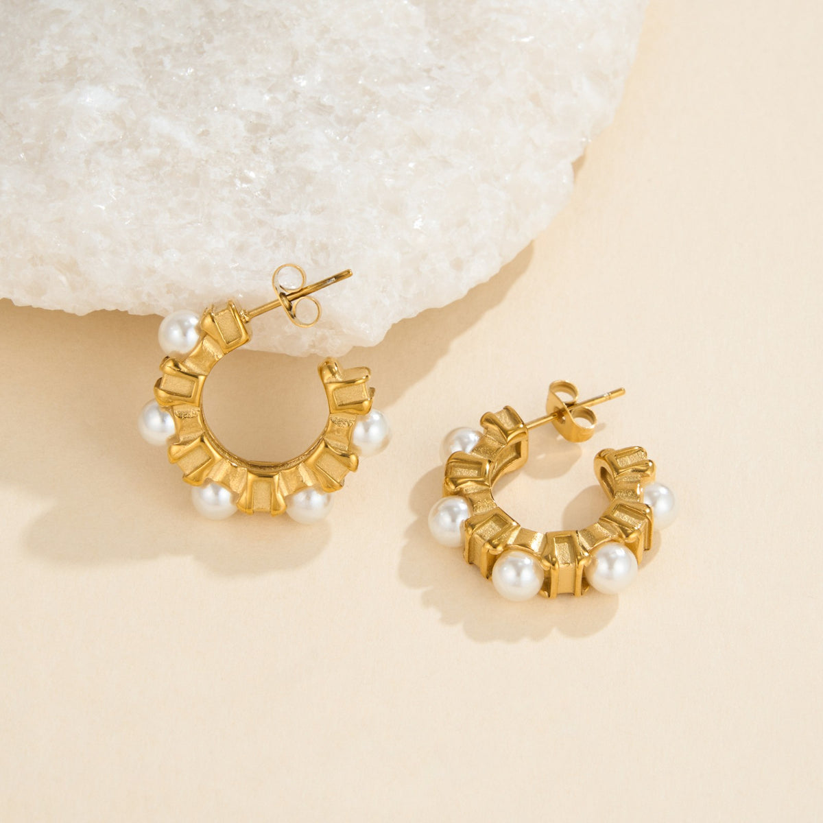 18k Classy Geometric Pearl C-Hoop Earrings