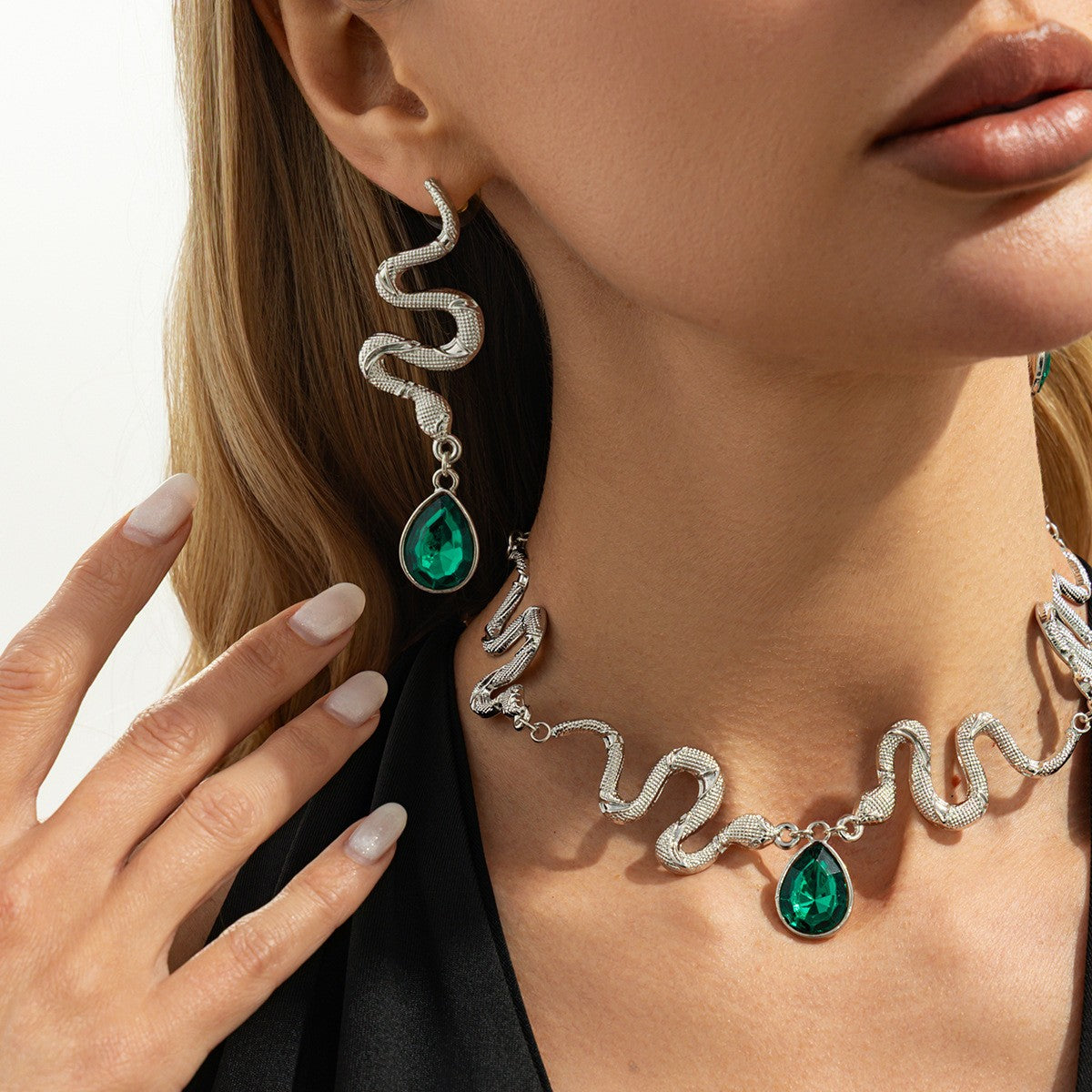 Classy Green Teardrop Snake Necklace & Earring Set
