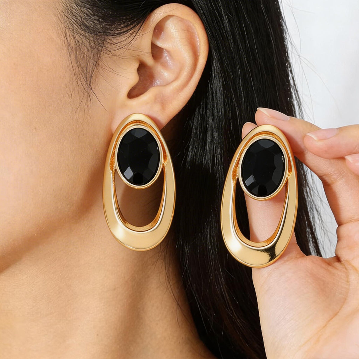 Classy Geometric Black Oval Necklace and Earring Set
