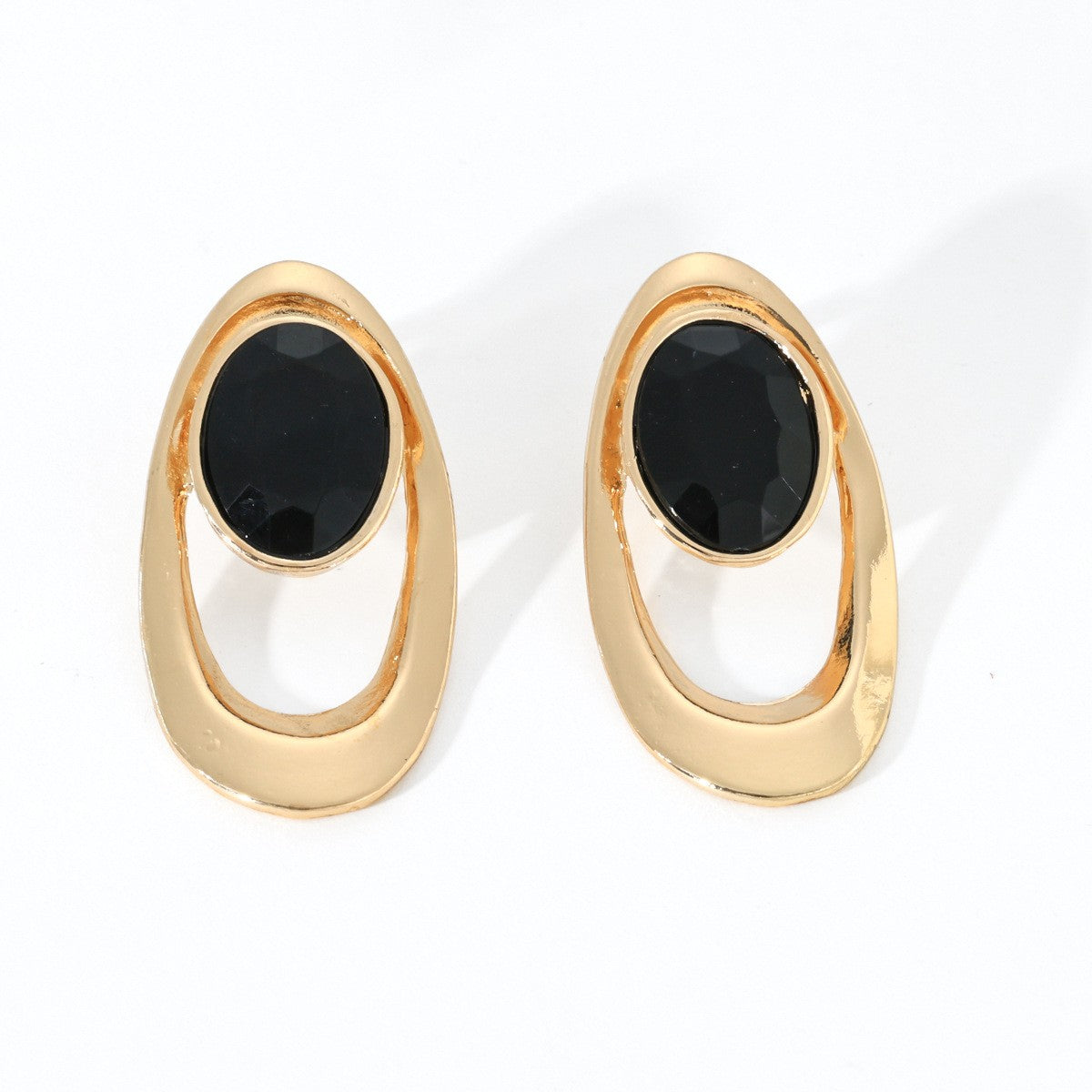 Classy Geometric Black Oval Necklace and Earring Set