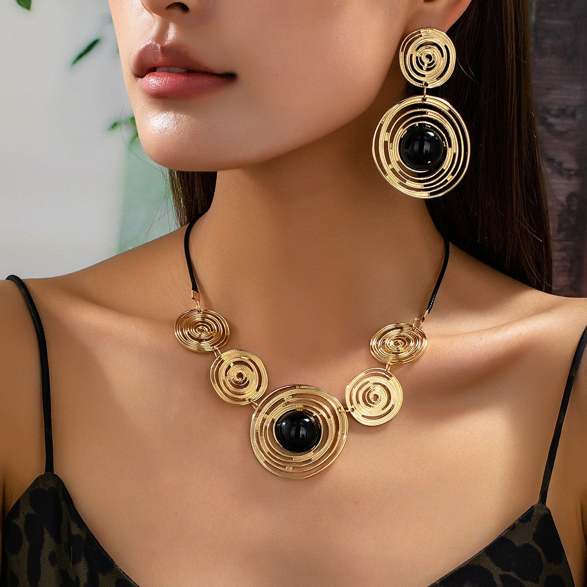 Classy Vintage Spiral Circle Necklace & Earring Set