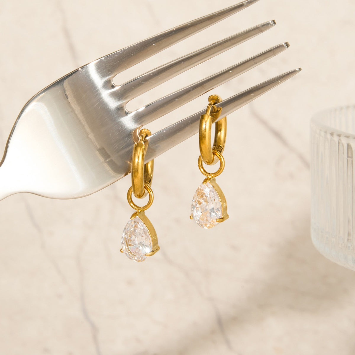 18k Dainty Teardrop Zircon Huggie Earrings
