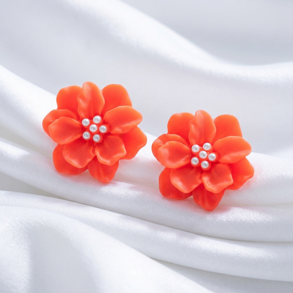 Classy Black Resin Flower Stud Earrings