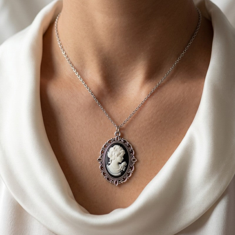 Classy Vintage Cameo Pendant Necklace