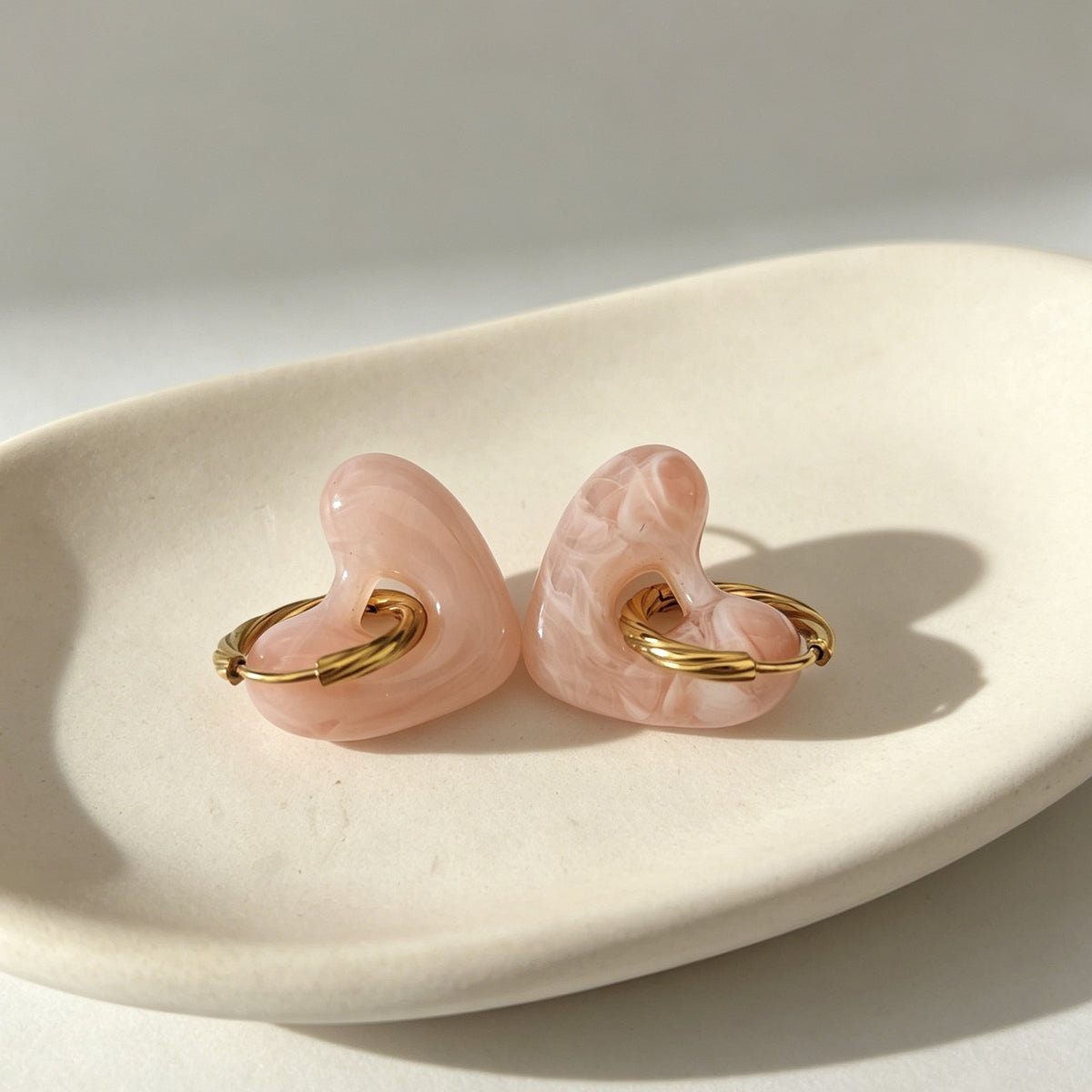 18k Vintage Marbled Resin Heart Huggie Earrings