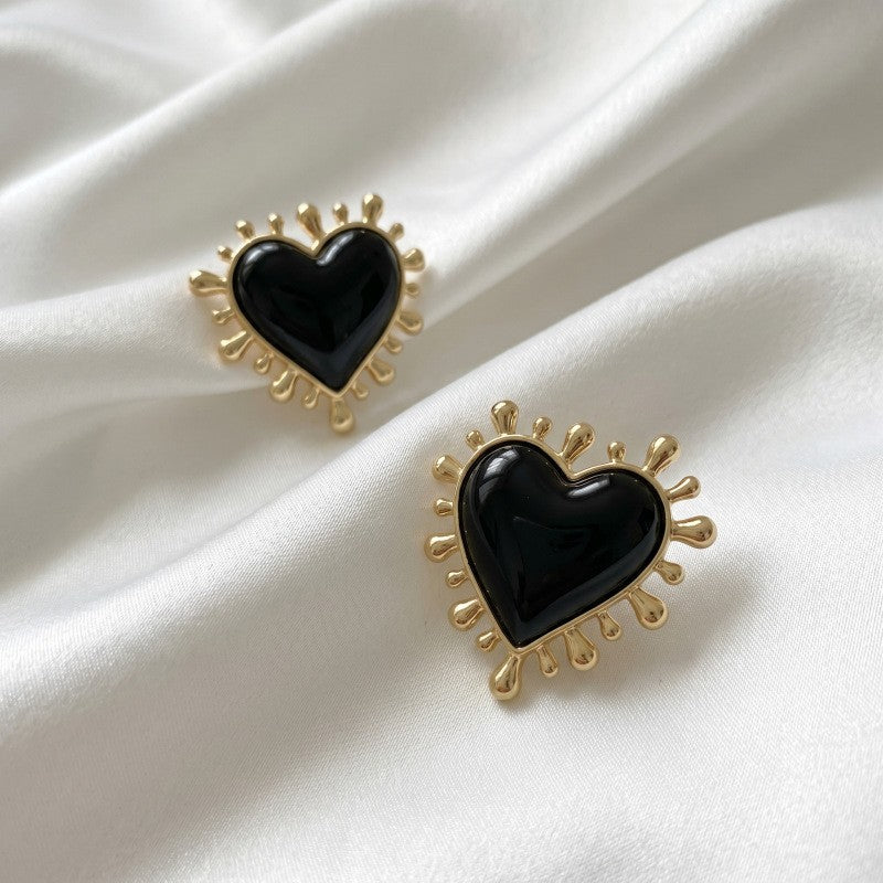 Classy Black Sunburst Heart Stud Earrings