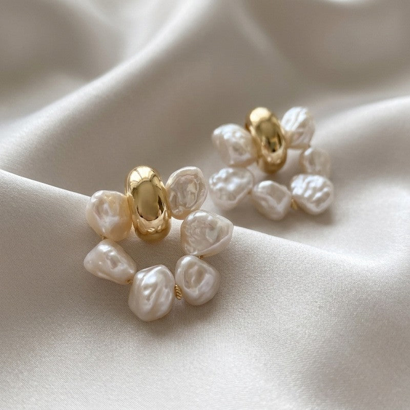 Classy Faux Pearl Flower Stud Earrings