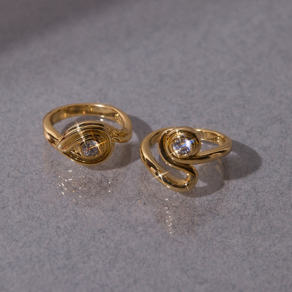 18k Classy Sculptural Wave Ring Set