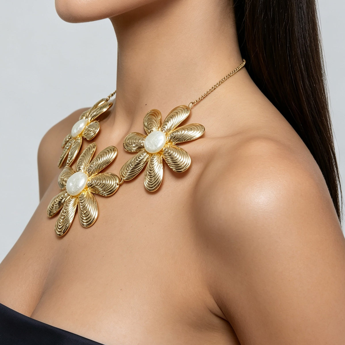 Statement Textured Flower Pearl Necklace