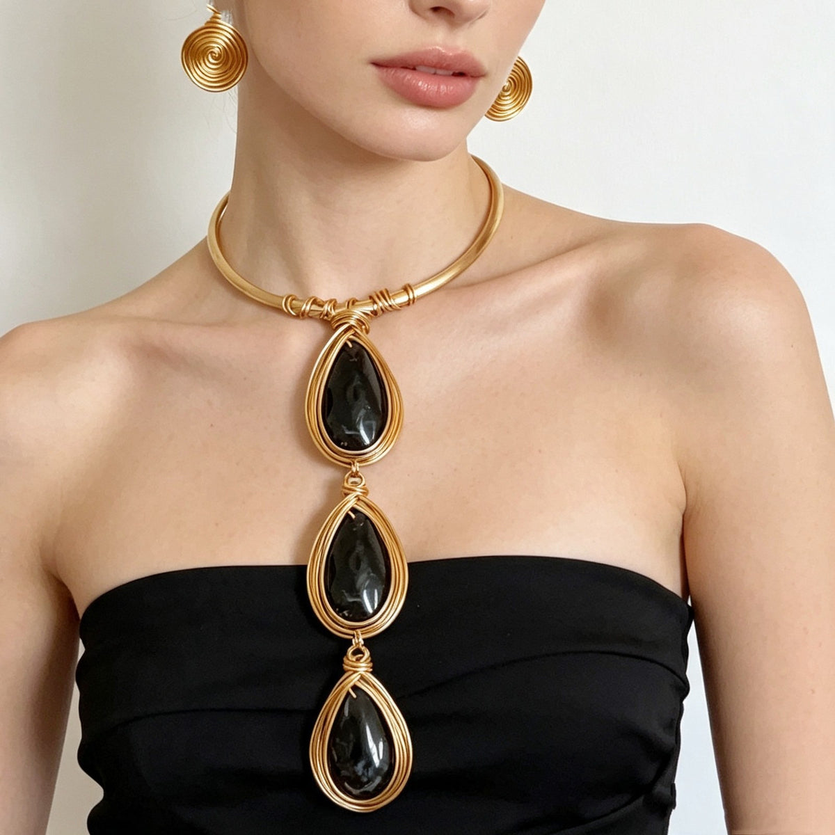 Classy Amber Teardrop Collar Necklace & Earring Set