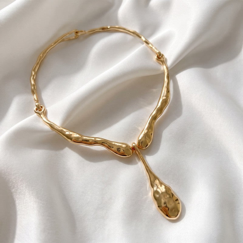Classy Hammered Teardrop Collar Necklace