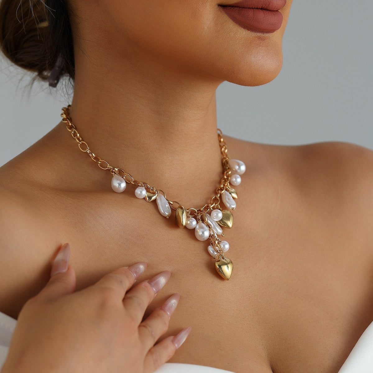 Classy Faux Pearl Heart Drop Necklace
