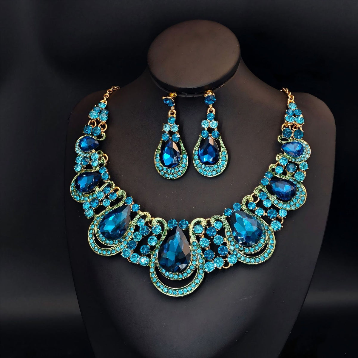 Classy Blue Teardrop Necklace & Earring Set
