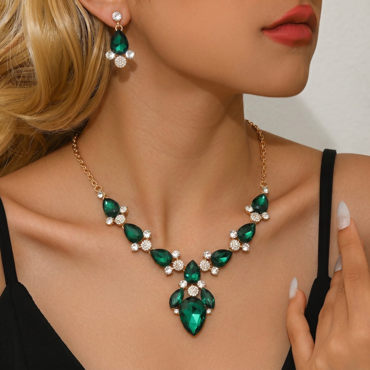 Classy Emerald Teardrop Necklace & Earring Set