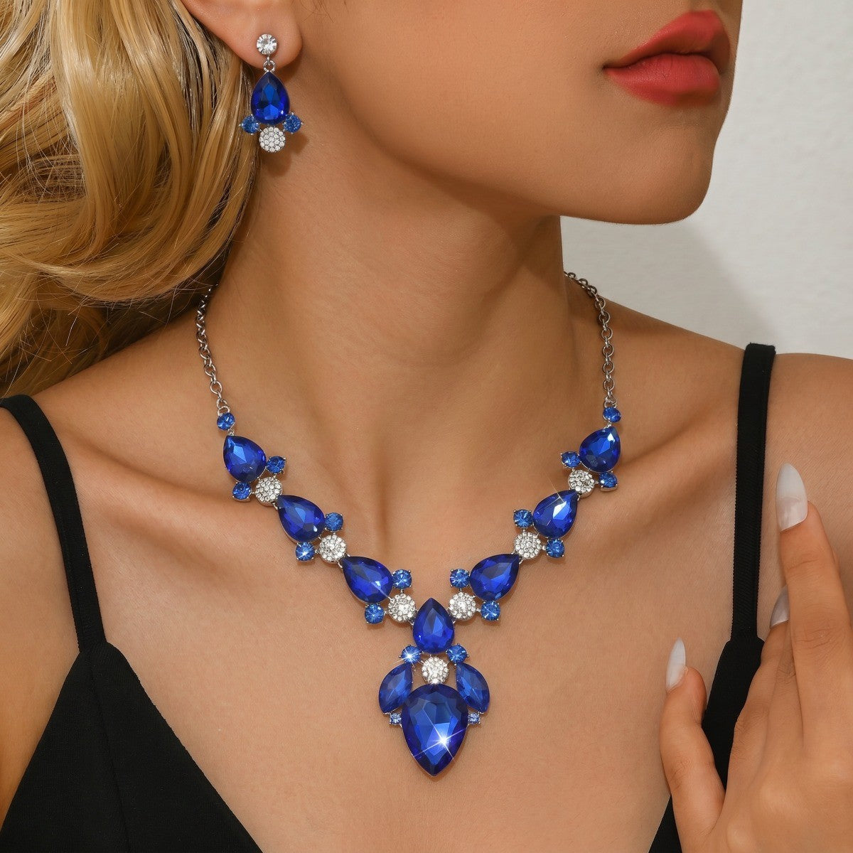 Classy Emerald Teardrop Necklace & Earring Set