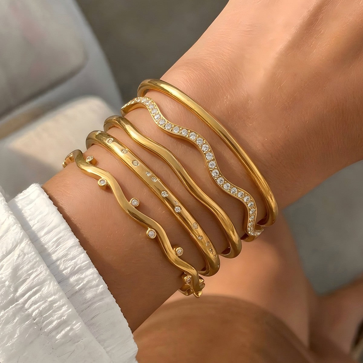 Classy Wavy Rhinestone Open Cuff Bracelet Set