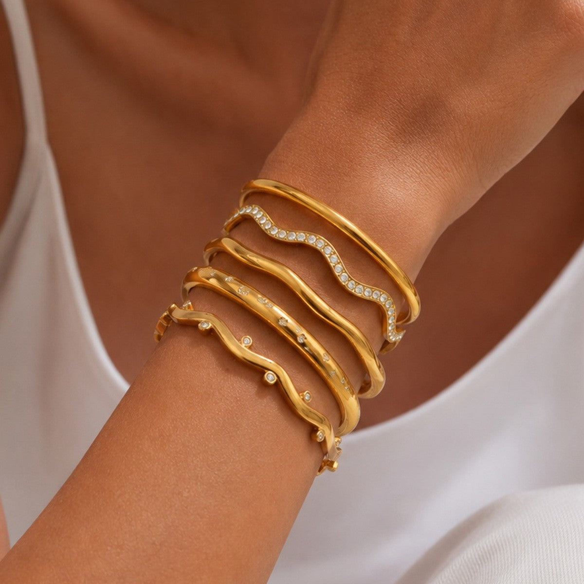 Classy Wavy Rhinestone Open Cuff Bracelet Set