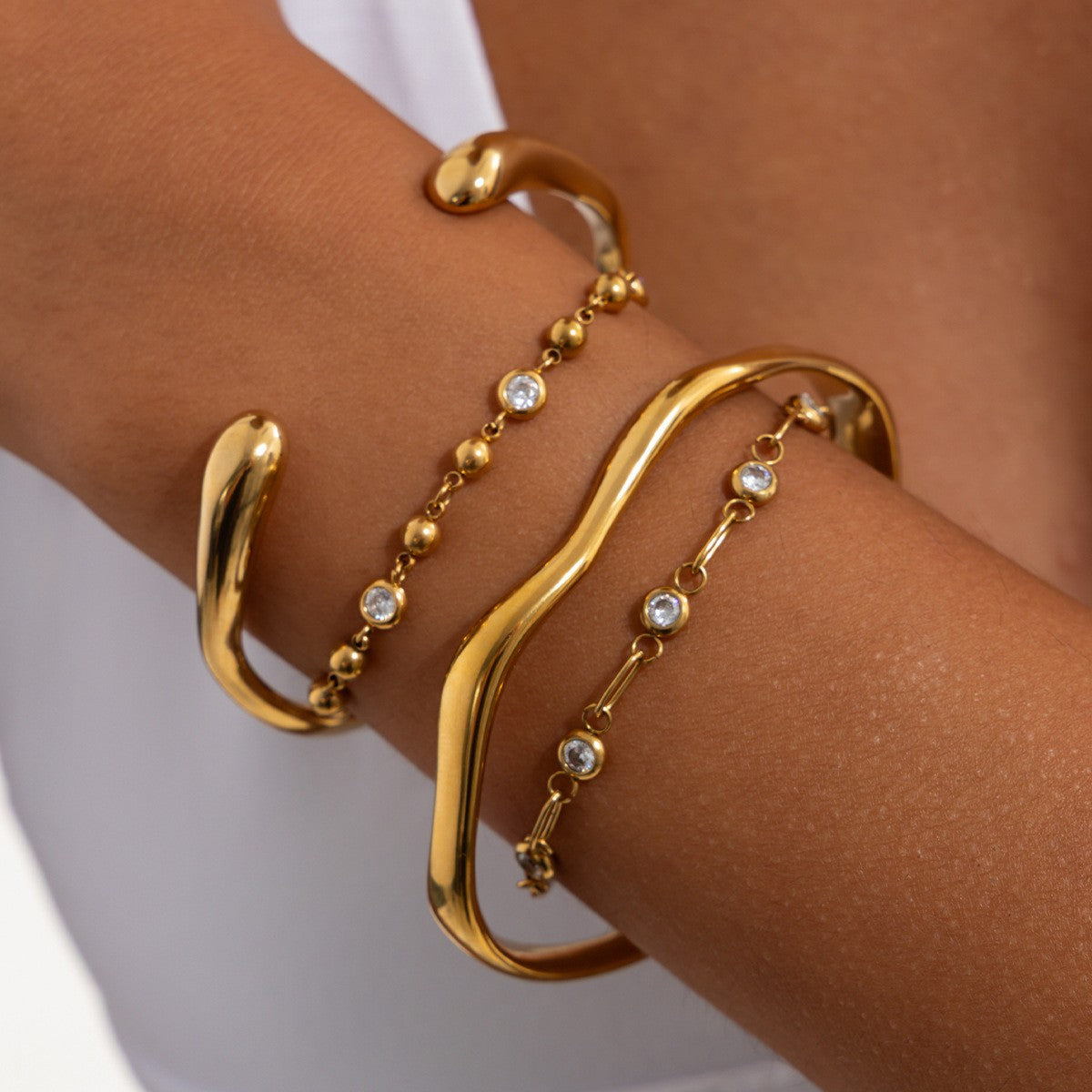 Classy Wavy Cuff & Diamond Bracelet Set