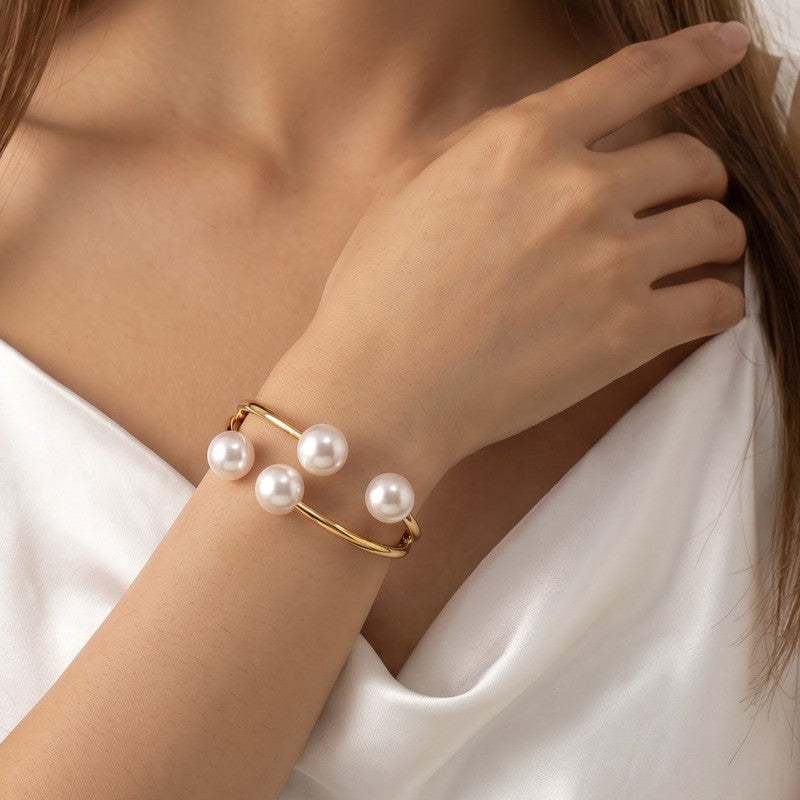 Classy Hammered & Wavy Pearl Bangle Set