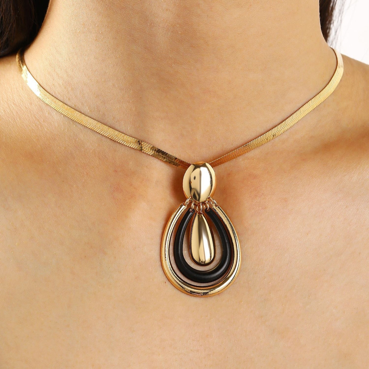 Classy Black Teardrop Necklace & Earring Set