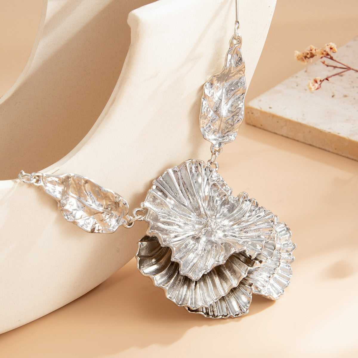 Classy Textured Floral Leaf Statement Necklace