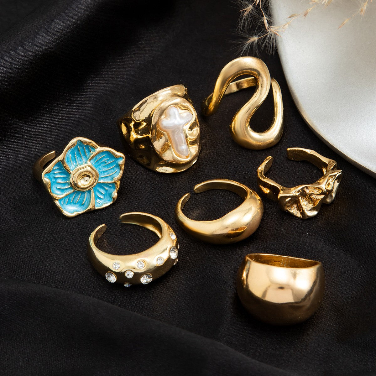 Classy Enamel Flower & Geometric Ring Set