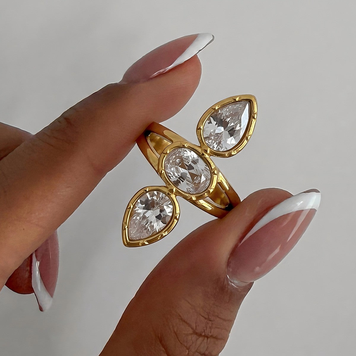 Classy Teardrop Oval Zircon Ring