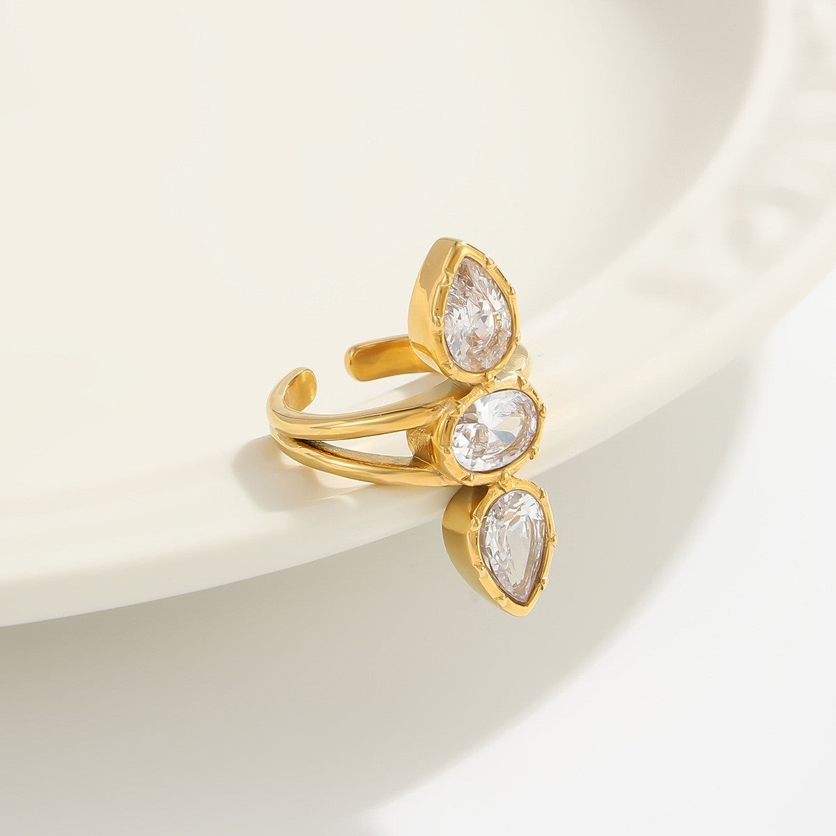 Classy Teardrop Oval Zircon Ring