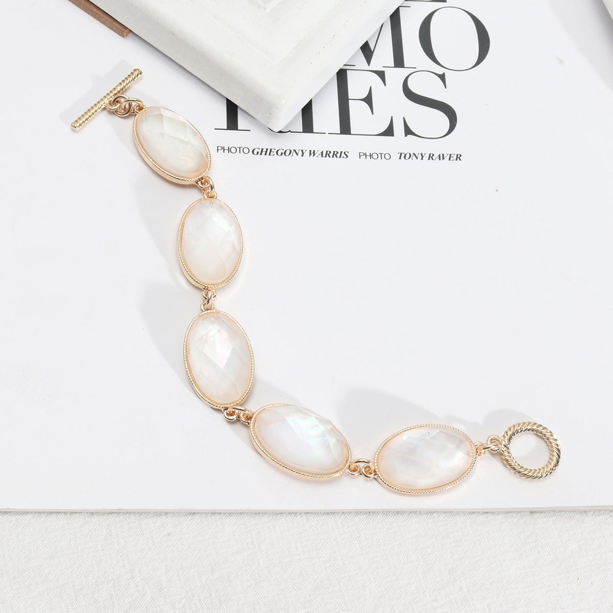 Classy Oval Shell Link Bracelet
