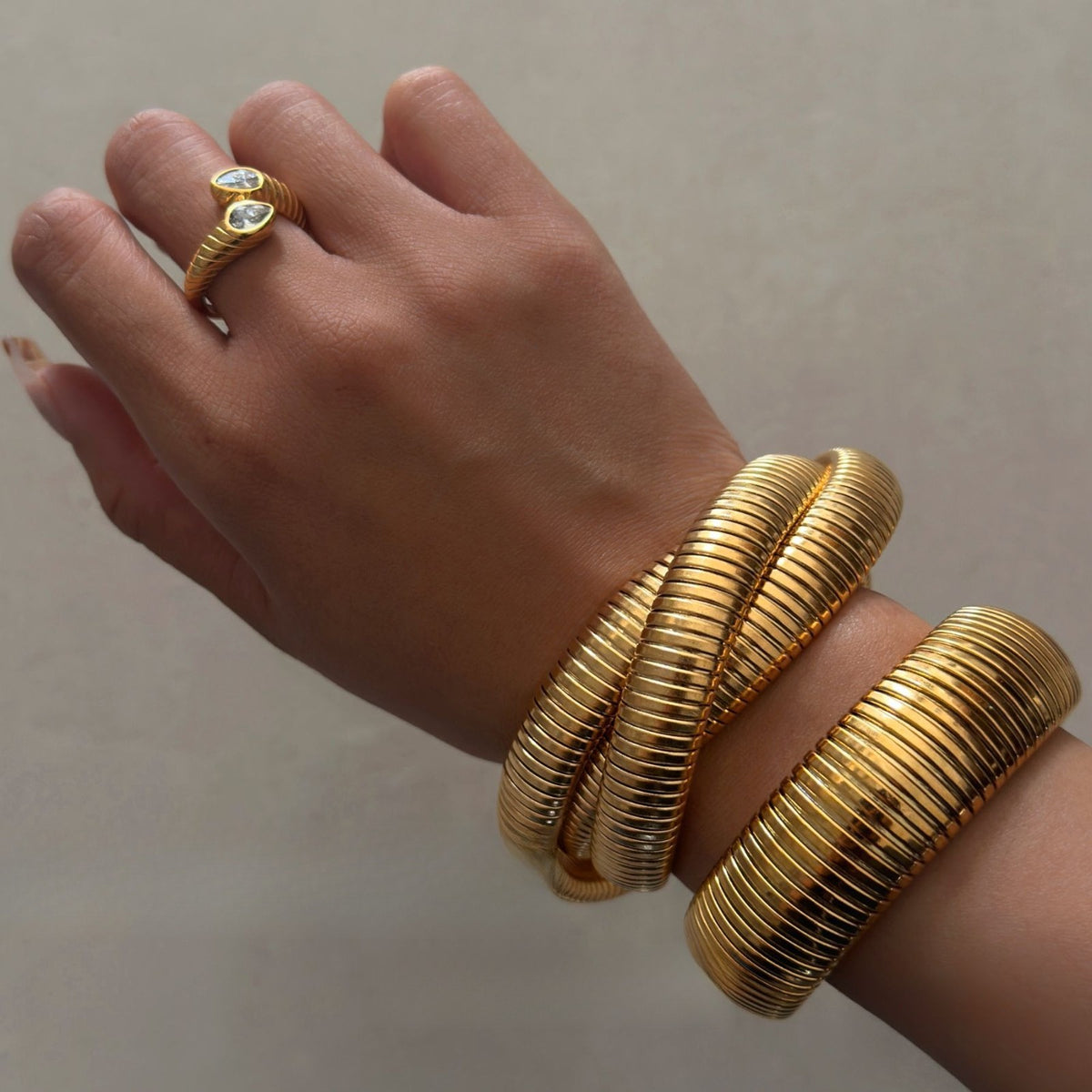 18k Classy Ribbed Stretch Bracelet