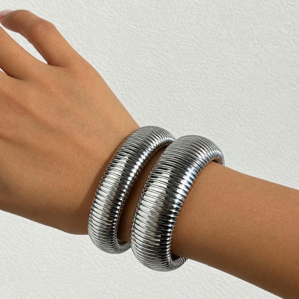 18k Classy Ribbed Stretch Bracelet