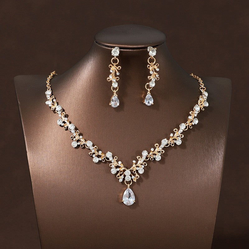 Classy Floral Teardrop Necklace & Earring Set