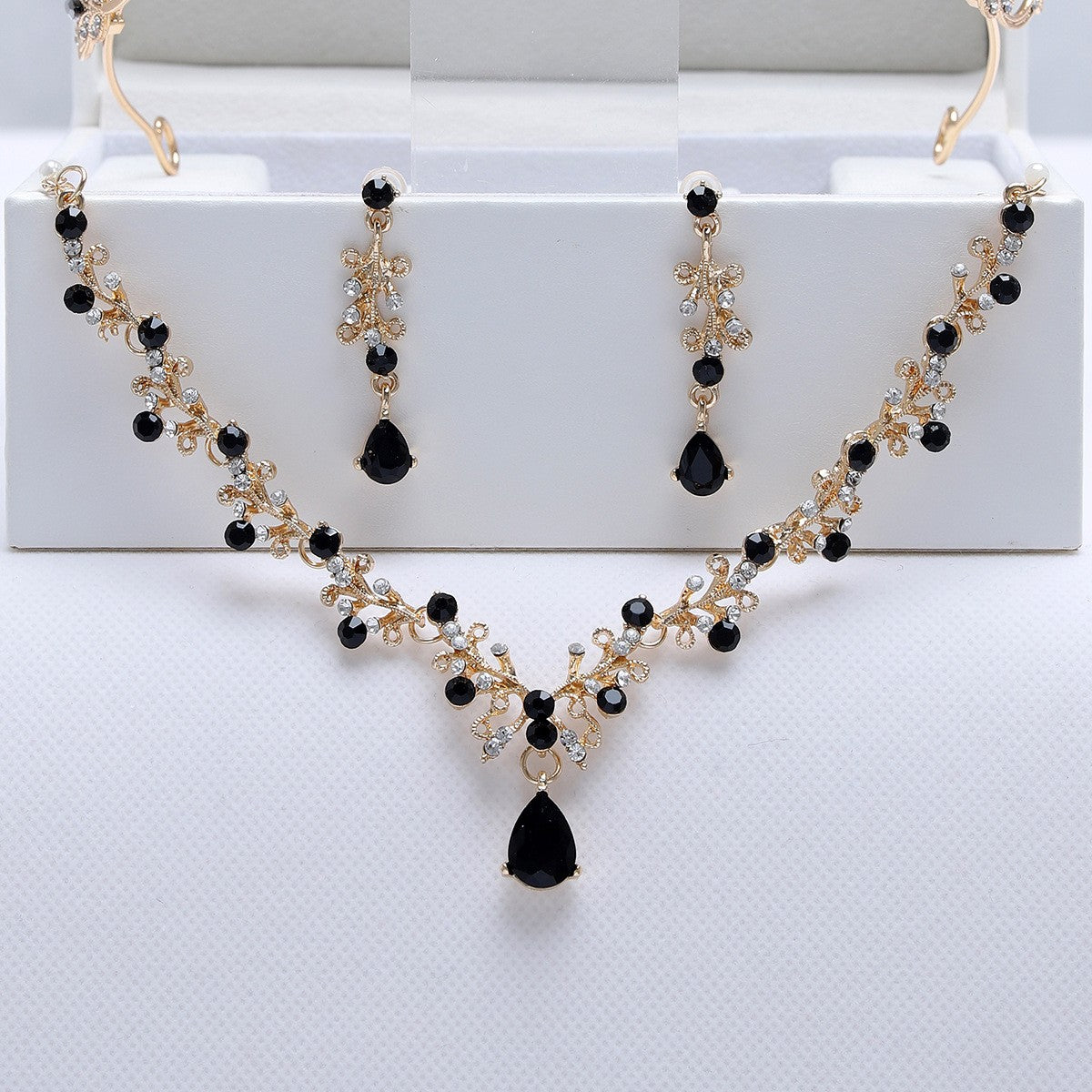 Classy Floral Teardrop Necklace & Earring Set