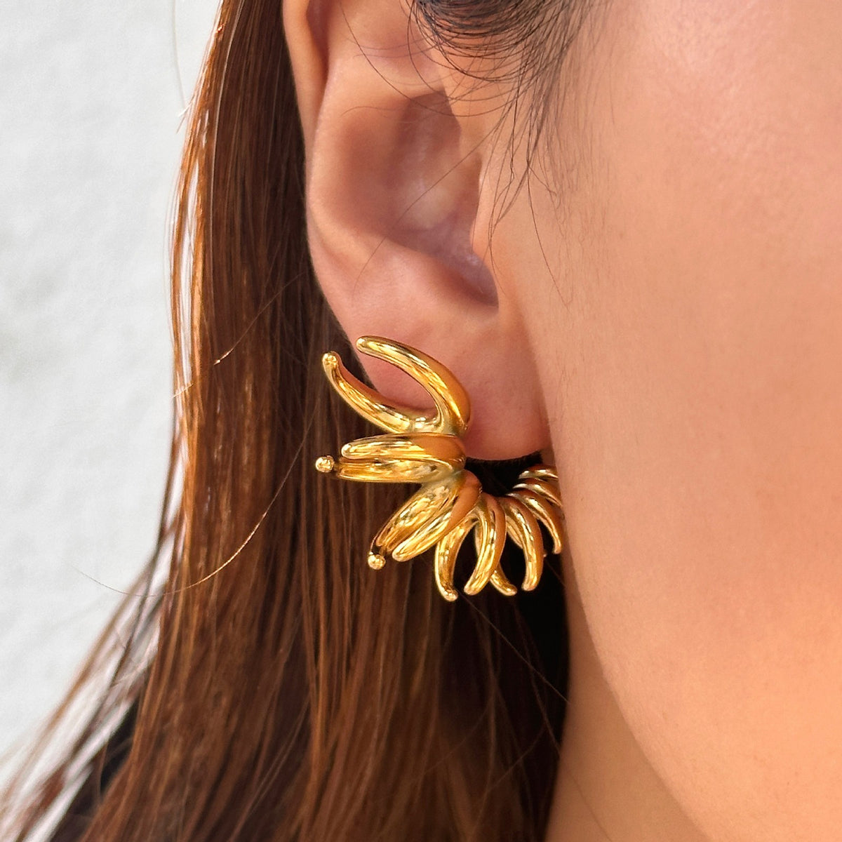 18k Classy Spiral Floral Stud Earrings
