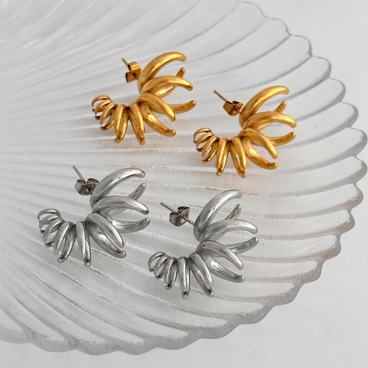 18k Classy Spiral Floral Stud Earrings