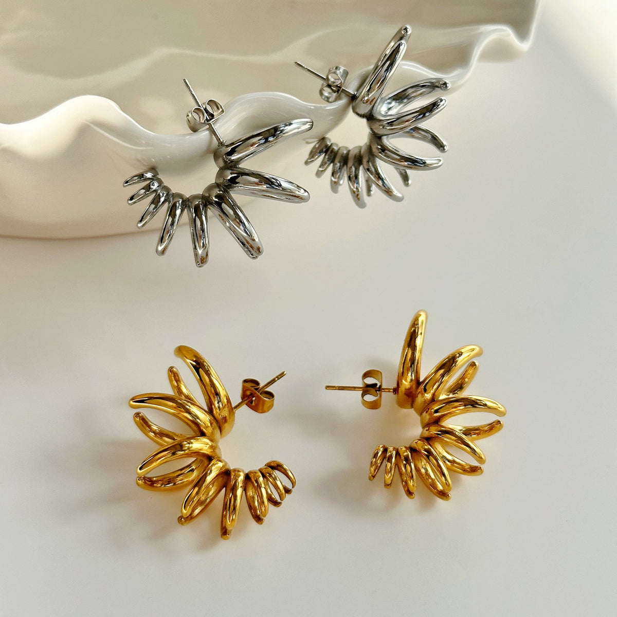 18k Classy Spiral Floral Stud Earrings