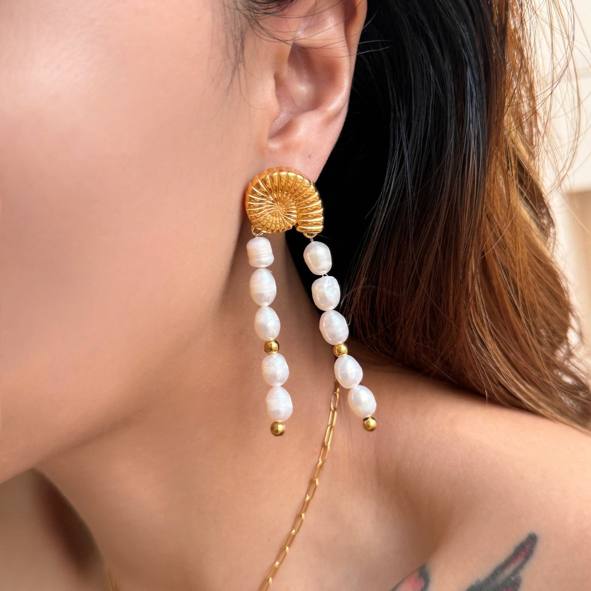 18k Dainty Conch Shell Pearl Earrings