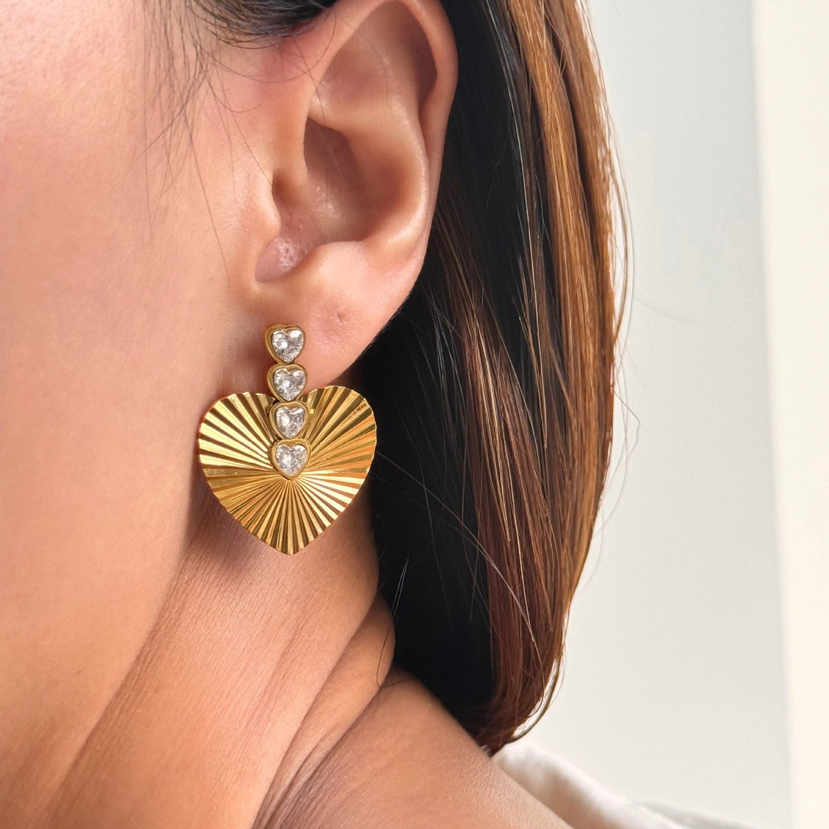 18k Classy Sunburst Pearl & Zirconia Earrings