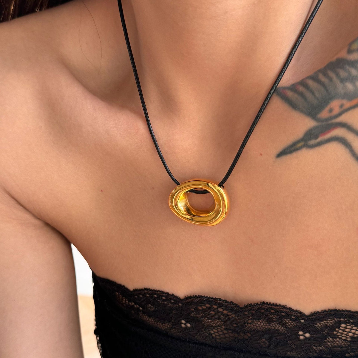 Classy Polished Circle Leather Necklace