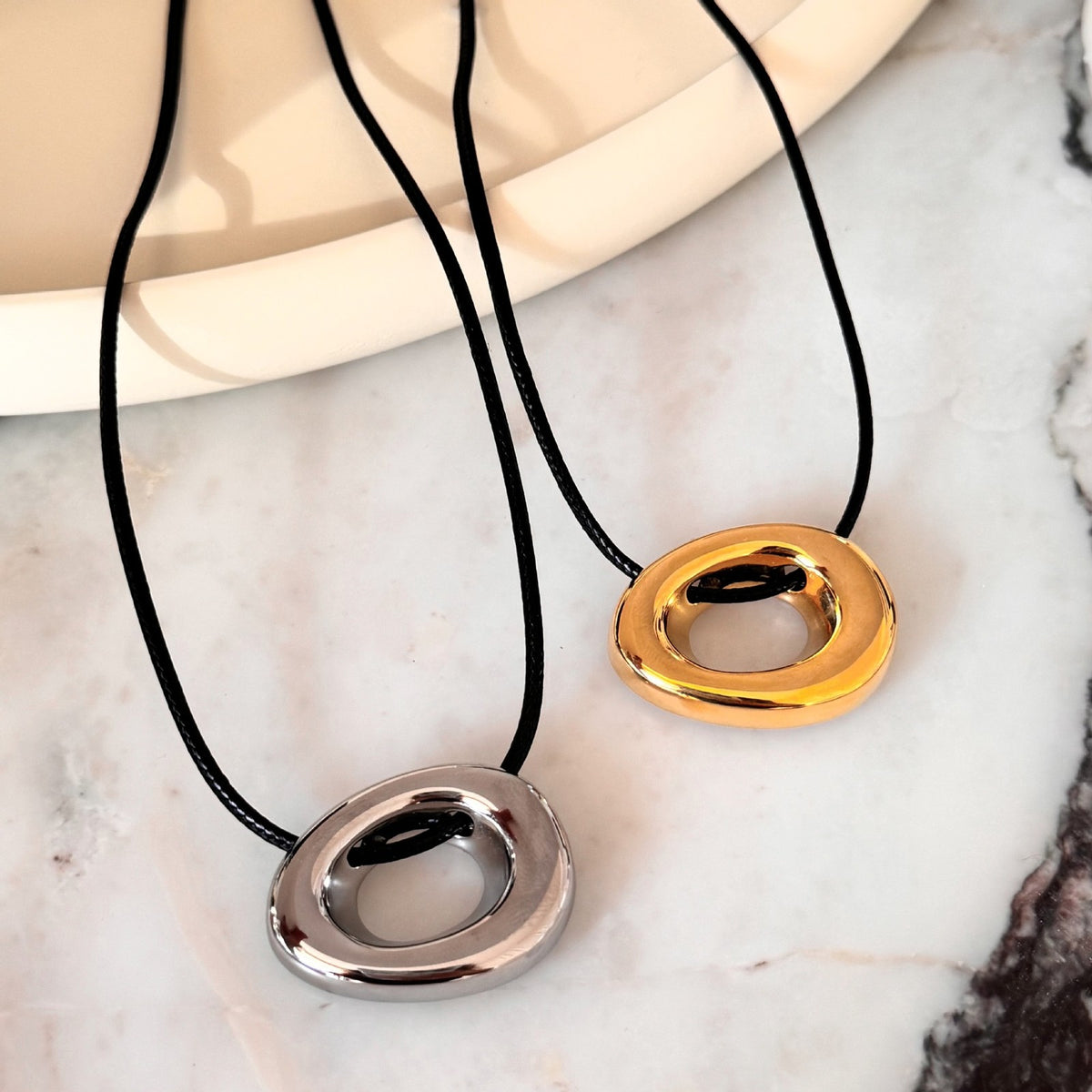 Classy Polished Circle Leather Necklace